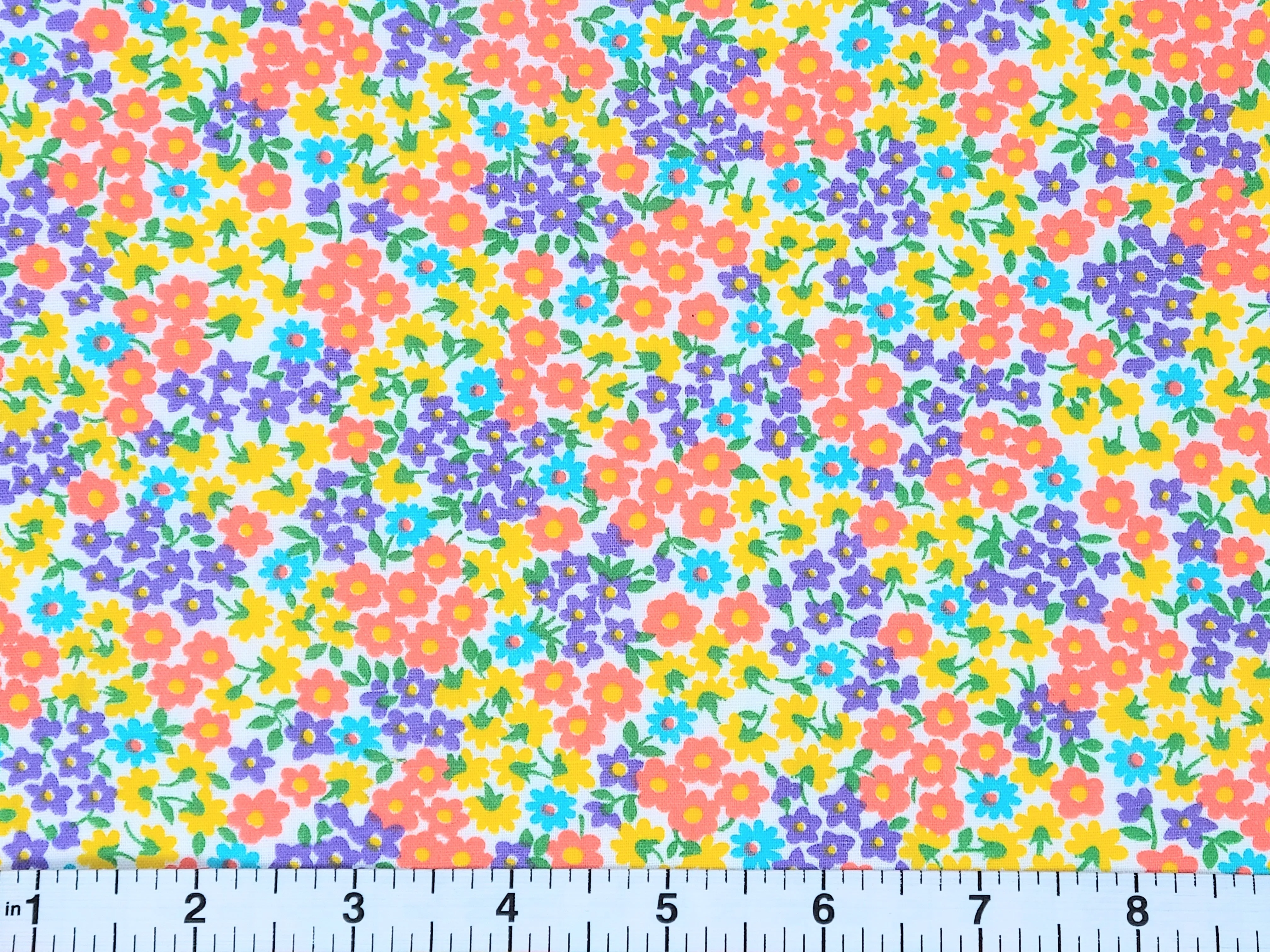 1960s 1970s Retro Fabric - Cotton - Cheery Little Daisy  - Fabric Remnant - 6C345